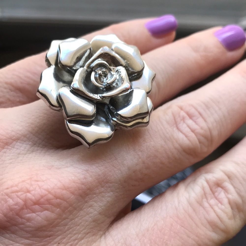 Costume Silver Flower stretch ring